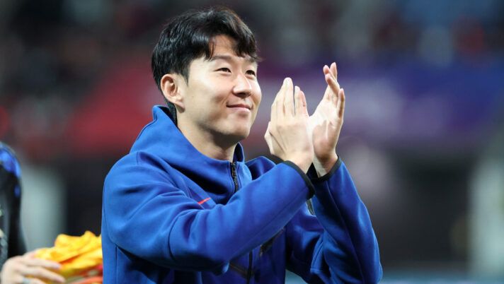 SEOUL, SOUTH KOREA - OCTOBER 14: Son Heung Min of South Korea applauds fans after the team's 2-0 victory in the international friendly between South Korea and Paraguay at Seoul World Cup Stadium on October 14, 2025 in Seoul, South Korea. (Photo by Chung Sung-Jun/Getty Images) Moretto: “Il Milan può fare un acquisto a gennaio in questo ruolo. Su Son…” - immagine 1