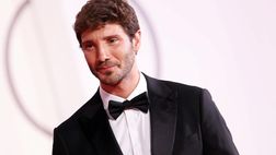 Stefano De Martino: “Ho comprato casa ai miei genitori”. La confessione a ‘Cinque Minuti’