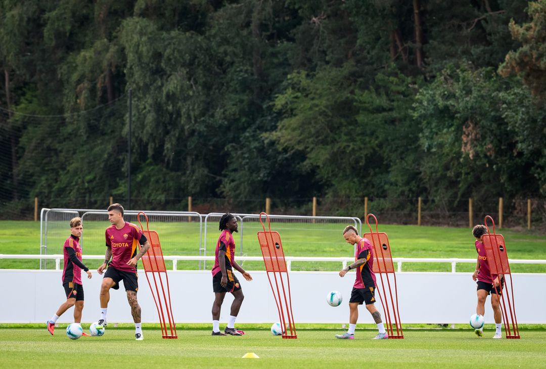 Roma, il primo allenamento al St. George’s Park – FOTO GALLERY - immagine 22