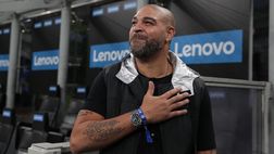 Adriano e la festa con 18 donne: “Misi l’accappatoio, ordinai un whisky e iniziai a…”