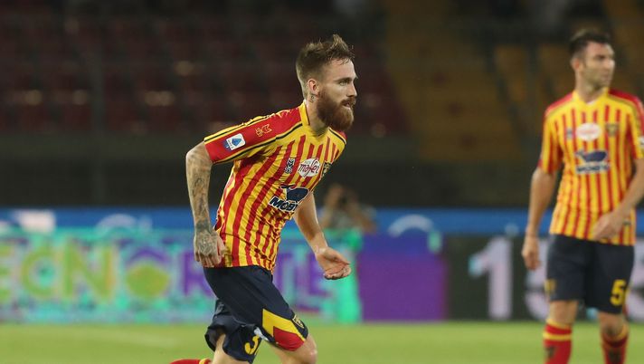 LECCE, ITALY - SEPTEMBER 01: Zan Majer of Lecce during the Serie A match between US Lecce and Hellas Verona at Stadio Via del Mare on September 1, 2019 in Lecce, Italy. (Photo by Maurizio Lagana/Getty Images) Il Lecce ritrova i nazionali e prepara la sfida al Torino: Imbula ancora a parte - immagine 1