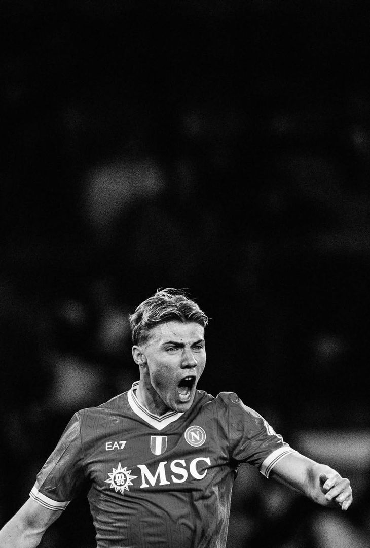 La gioia derivata dai gol di Alisson Santos ed Elmas e dai rientri del duo De Bruyne-Anguissa e il terrore causato dalla rete siglata da Casadei nei minuti finali: due facce della stessa medaglia che compongono il riassunto 'in bianco e nero' di Napoli-Torino realizzato dall'admin dell'account Instagram della compagine partenopea.