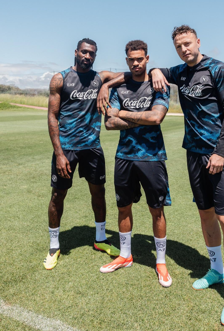 GALLERY Il nuovo kit d’allenamento del Napoli: tutti i dettagli - immagine 6