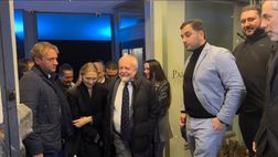 De Laurentiis e i calciatori all’uscita da Palazzo Petrucci al termine della cena di Natale