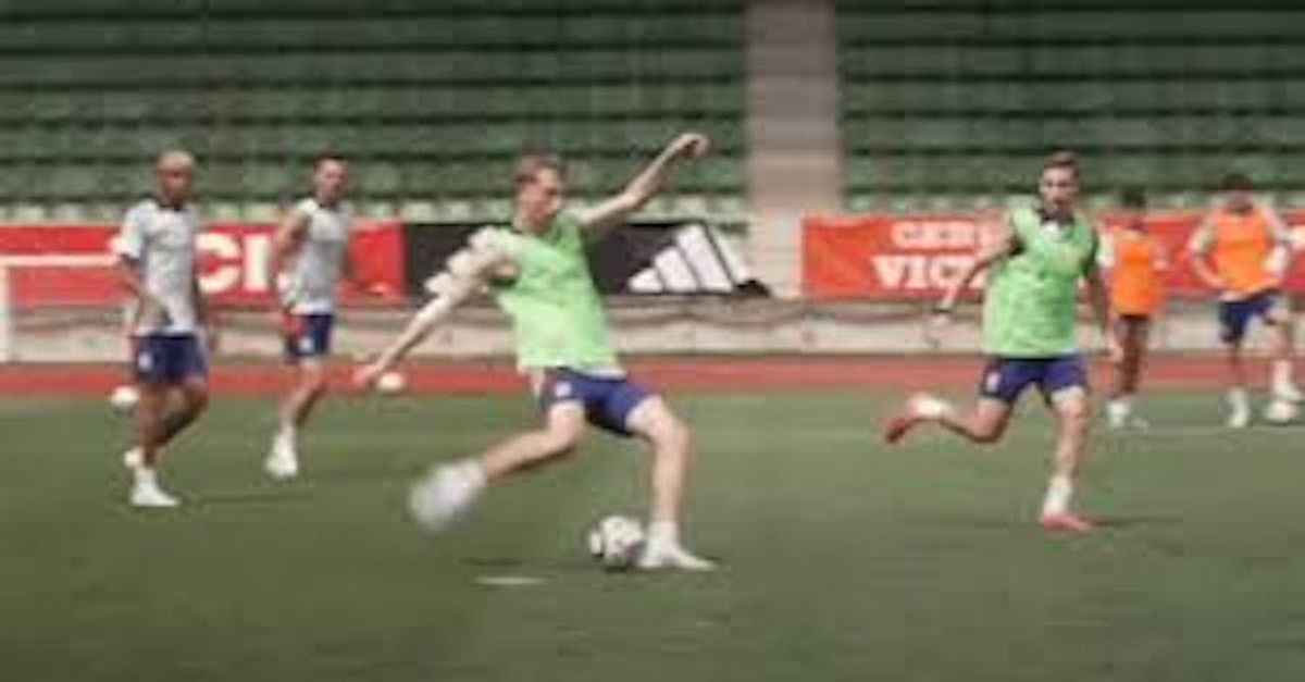 Juventus, rimpianto Hujsen: magia in allenamento con la Spagna | VIDEO Juventus, rimpianto Hujsen: magia in allenamento con la Spagna | VIDEO