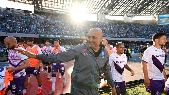 NAPLES, ITALY - MAY 07: Luciano Spalletti, Head Coach of SSC Napoli, reacts as players walk out onto the pitch prior to the Serie A match between SSC Napoli and ACF Fiorentina at Stadio Diego Armando Maradona on May 07, 2023 in Naples, Italy. (Photo by Francesco Pecoraro/Getty Images) spalletti napoli