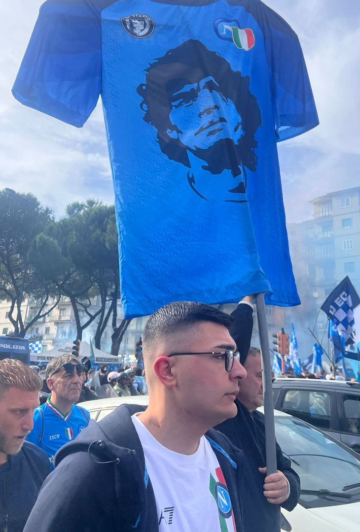 GALLERY Da Kvara versione cane a tatuaggi impossibili: le foto più curiose dal Maradona - immagine 5