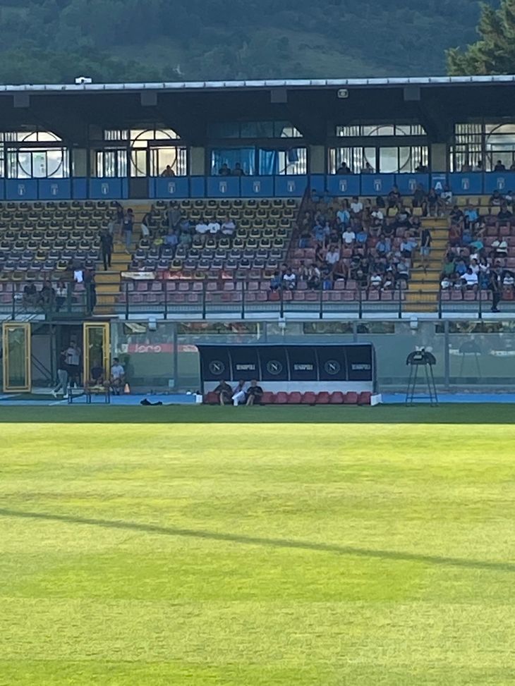 Castel di Sangro Day 14, partitella e saluto ai tifosi: out Kvaratskhelia e Osimhen - immagine 3