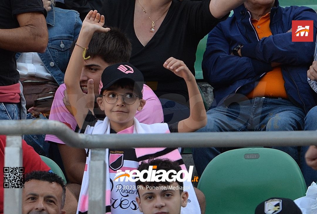 FOTOTIFO Palermo-Lecco, gli scatti ai tifosi al “Renzo Barbera” (GALLERY) - immagine 97