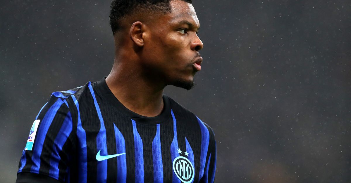 Inter Milan, Chivu preoccupato: Dumfries potrebbe non recuperare per il derby Inter Milan, Chivu preoccupato: Dumfries potrebbe non recuperare per il derby