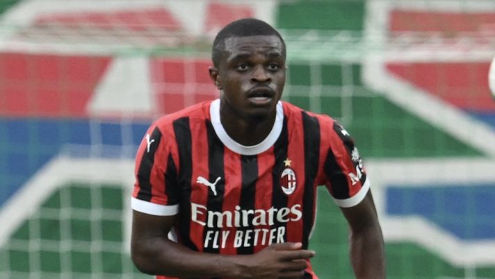 Pierre Kalulu (difensore AC Milan) qui durante l'amichevole Rapid Vienna-Milan 1-1 | News (Getty Images) Pierre Kalulu AC Milan amichevole Rapid Vienna-Milan 1-1