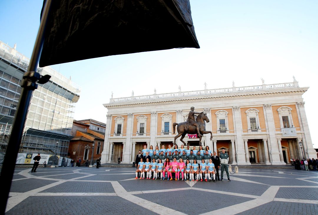 WOMEN | Lazio, foto di squadra al Campidoglio: c’è anche Onorato – GALLERY - immagine 15