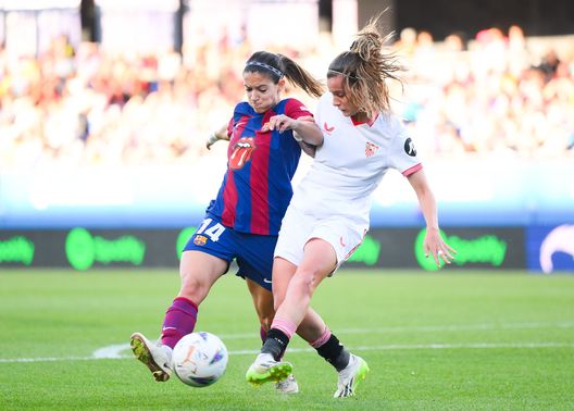 Aitana Bonmati in contrasto con Rosa Otermin durante una partita del campionato femminile spagnolo (Photo by David Ramos/Getty Images) La Spagna è pronta a lanciare il Mini Var in terza serie e nel campionato femminile- immagine 3