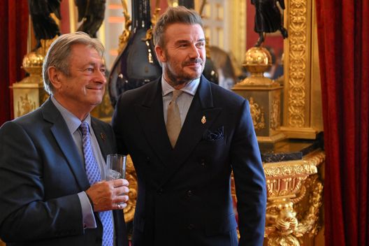 David Beckham dopo aver ottenuto il cavalierato (Photo by Chris J. Ratcliffe - WPA Pool/Getty Images) David Beckham diventa “Sir”: la lunga attesa e come è diventato Cavaliere del Regno Unito- immagine 3