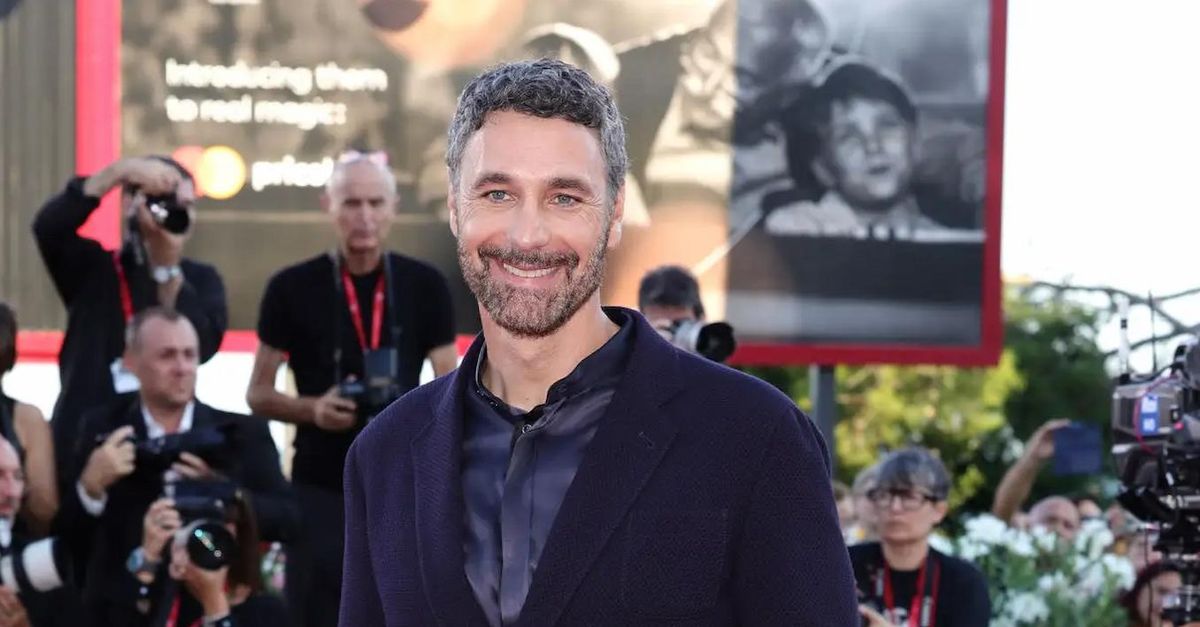 Raoul Bova deposita il marchio ‘occhi spaccanti’: ecco il motivo