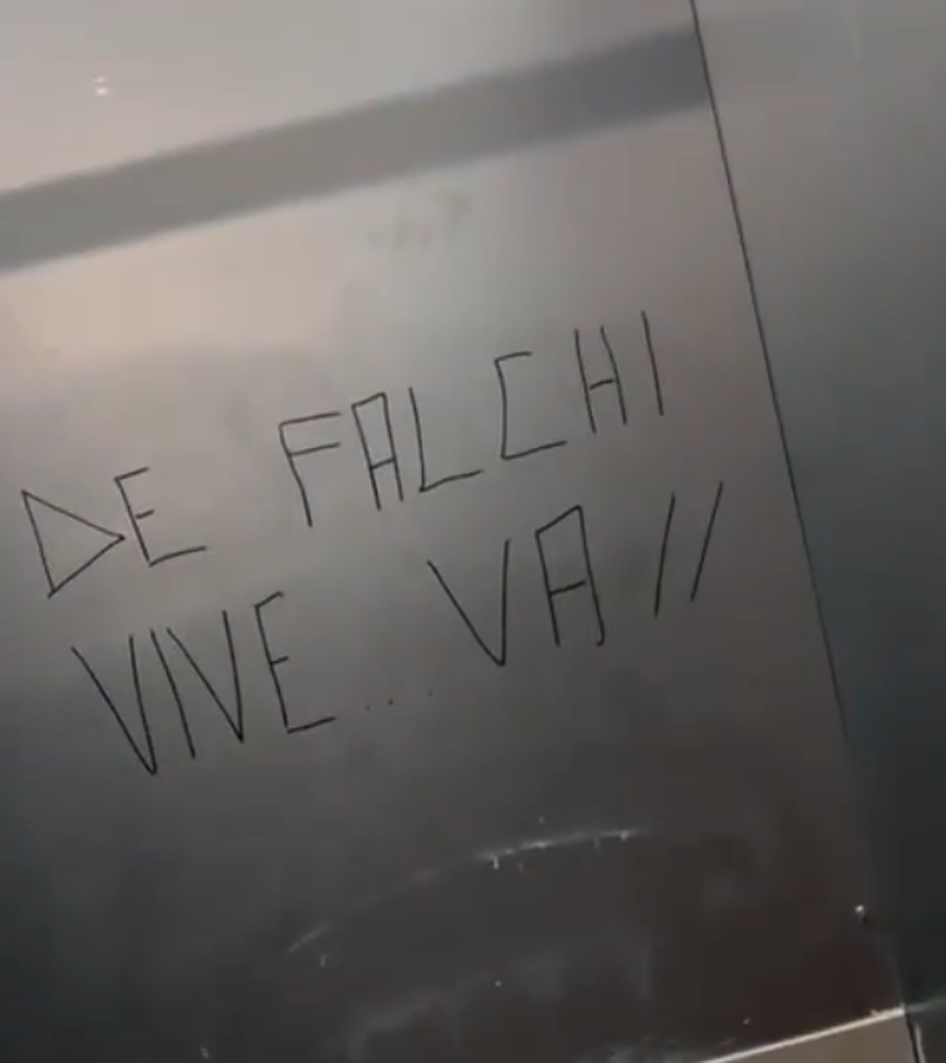 Vergogna Milan, scritte indegne su De Falchi. Curva Sud vandalizzata – FOTO- immagine 3