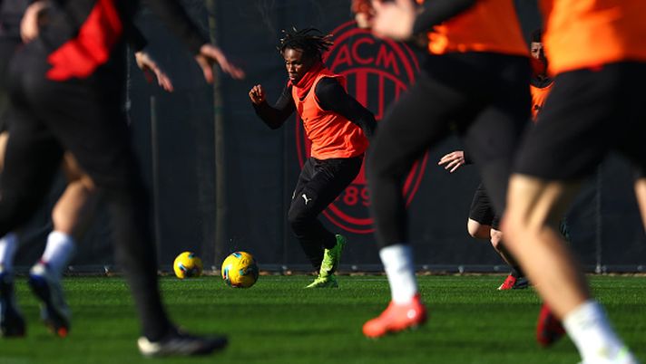 CAIRATE, ITALY - DECEMBER 18: Samuel Chukwueze of AC Milan in action during an AC Milan Training Session at Milanello on December 18, 2024 in Cairate, Italy. (Photo by Giuseppe Cottini/AC Milan via Getty Images)  Milan, ancora 180 minuti - immagine 1