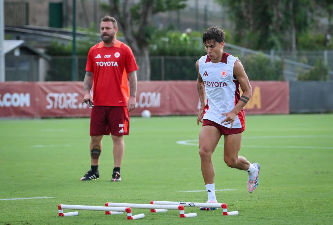 Roma, rifinitura a Trigoria alla vigilia di Cagliari: c’è Dybala – FOTO GALLERY - immagine 25