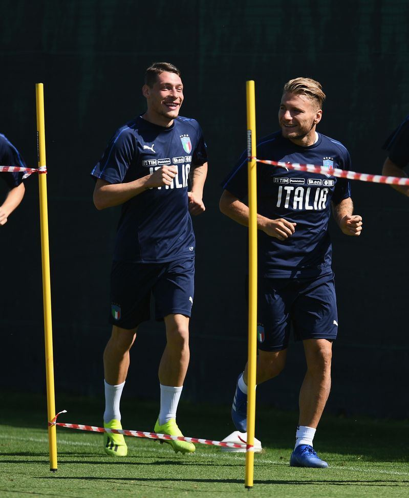 BOLOGNA, ITALIA - 9 SETTEMBRE: Andrea Belotti (sinistra) e Ciro Immobile della nazionale italiana chiacchierano durante una sessione di allenamento il 9 settembre 2018 a Bologna, Italia. (Foto di Claudio Villa/Getty Images) Bologna, Ciro Immobile si presenta e mette nel mirino un record in serie A- immagine 2