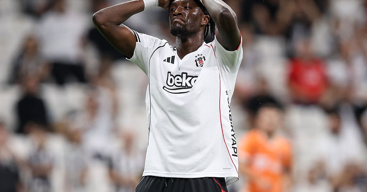 Besiktas-Basaksehir, a segno Shomurodov e Under, Abraham sbaglia clamorosamente