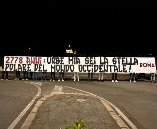 Natale di Roma, gli auguri della Curva Sud: “2778 anni: Urbe mia sei la stella polare” Natale di Roma, gli auguri della Curva Sud: “2778 anni: Urbe mia sei la stella polare” - immagine 1
