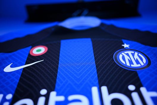 Maglia Digitalbits Digitalbits, altro flop dopo Inter e Roma: chiuse collaborazioni con Beckham e Totti- immagine 3