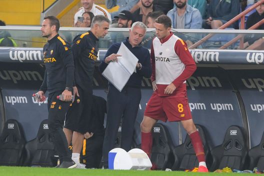 Getty Images Mou, dalla corsa sotto la Sud al raccattapalle: quando le esultanze diventano Special- immagine 4