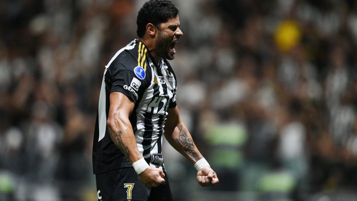 BELO HORIZONTE, BRAZIL - OCTOBER 28: Hulk of Atletico Mineiro celebrates after scoring the team's third goal during the Copa CONMEBOL Sudamericana 2025 Semifinal second leg match between Atletico Mineiro and Independiente del Valle at Arena MRV on October 28, 2025 in Belo Horizonte, Brazil. (Photo by Pedro Vilela/Getty Images) Atletico Mineiro, momento emozionante per Hulk: si allena insieme al figlio - immagine 1