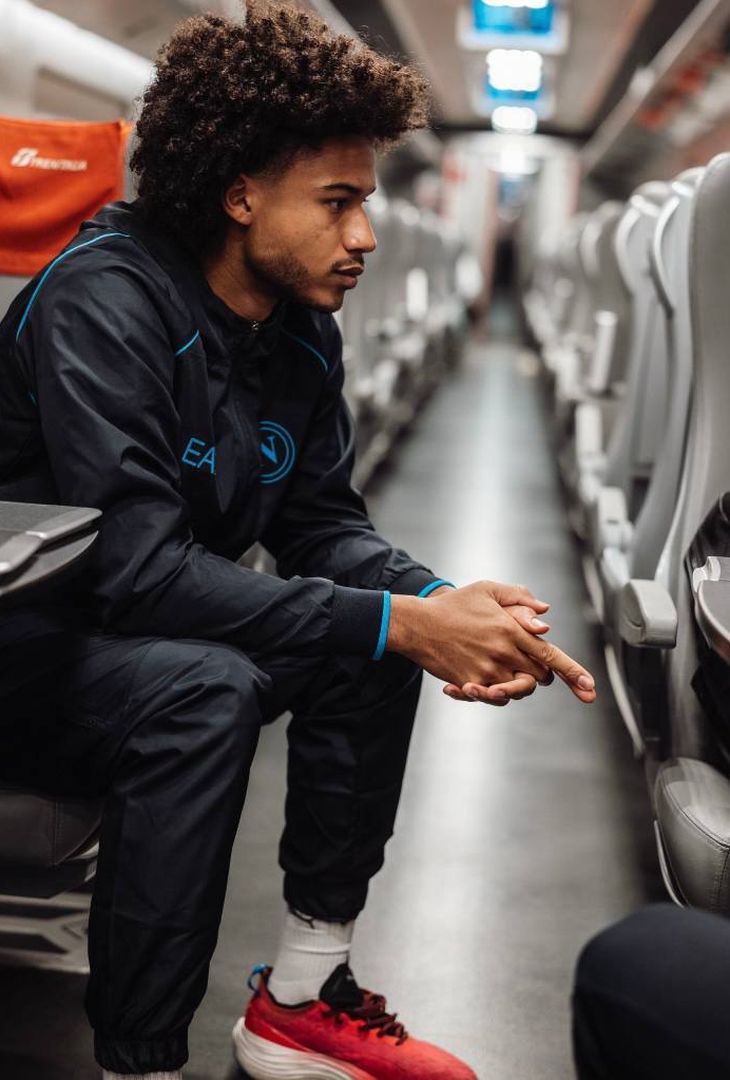 GALLERY Il Napoli è in viaggio verso Roma dopo l’allenamento: gli scatti - immagine 3