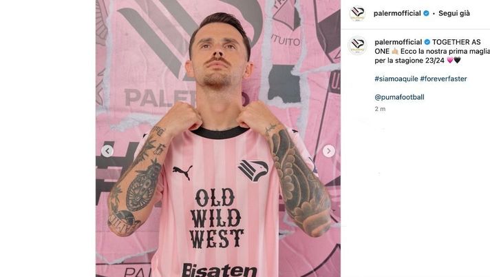 FOTO Palermo: ecco la nuova maglia indossata da Brunori e compagni Palermo