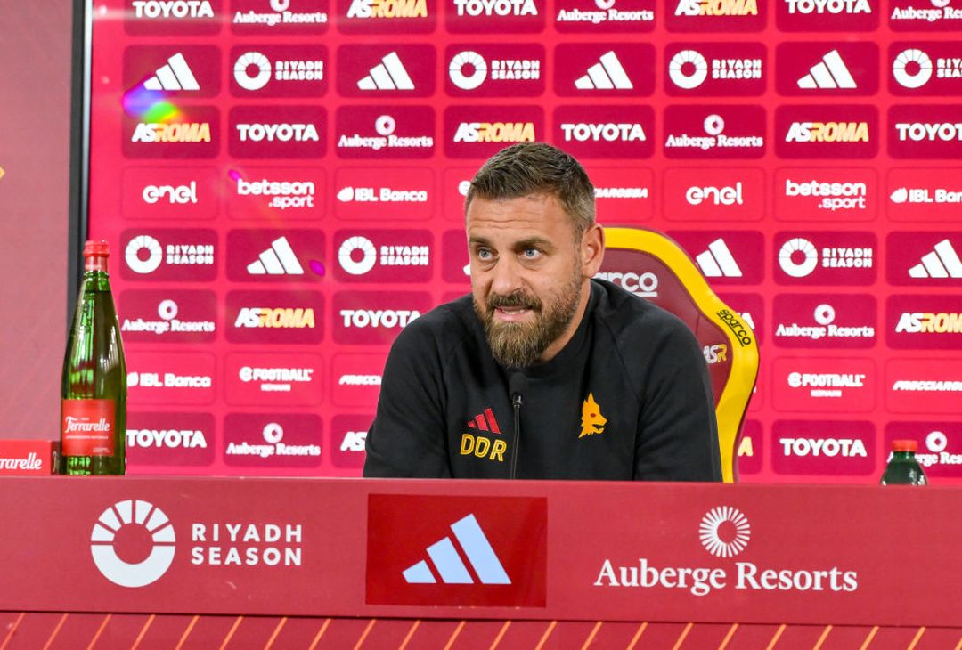 Roma, la conferenza stampa di De Rossi alla vigilia del Genoa – FOTO GALLERY - immagine 7