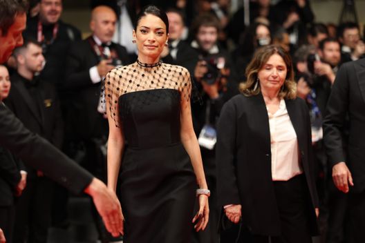 CANNES, FRANCE - MAY 20: Elodie Di Patrizi attends the 'Fuori' red carpet at the 78th annual Cannes Film Festival at Palais des Festivals on May 20, 2025 in Cannes, France. (Photo by Monica Schipper/Getty Images) Elodie: “Scena della doccia a tre? Una cosa tra amiche. Imbarazzata con Valeria Golino”- immagine 2