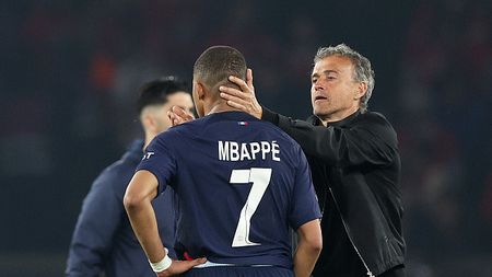 PARIS, FRANCE - MAY 07: Kylian Mbappe of Paris Saint-Germain is consoled by Luis Enrique, Head Coach of Paris Saint-Germain, after defeat to Borussia Dortmund during the UEFA Champions League semi-final second leg match between Paris Saint-Germain and Borussia Dortmund at Parc des Princes on May 07, 2024 in Paris, France. (Photo by Richard Heathcote/Getty Images)
