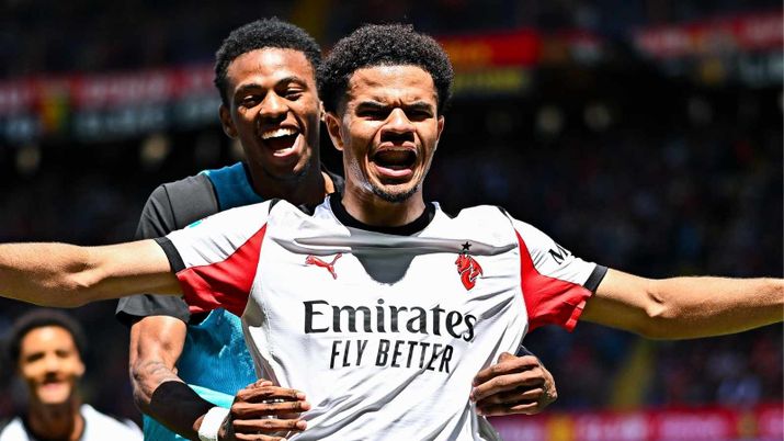 Zachary Athekame (difensore AC Milan), esulta per il suo gol in Genoa-Milan 1-2 (Serie A 2025-2026) | News (Credits foto: Getty Images) Zachary Athekame, difensore AC Milan, esulta per il suo gol in Genoa-Milan 1-2 di Serie A