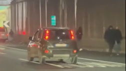 VIDEO – Tensione in autostrada, gli scontri fra tifosi di Fiorentina e Roma