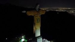 VIDEO/ Il Cristo Redentore con la maglia numero 10 di Pelé