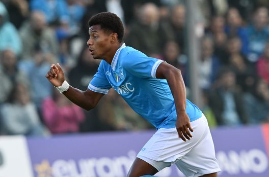 CASTEL DI SANGRO, ITALY - AUGUST 03: David Neres of SSC Napoli in action during the pre-season friendly match between Napoli and Stade Brestois 29 at Stadio Teofilo Patini on August 03, 2025 in Castel di Sangro, Italy. (Photo by Giuseppe Bellini/Getty Images)