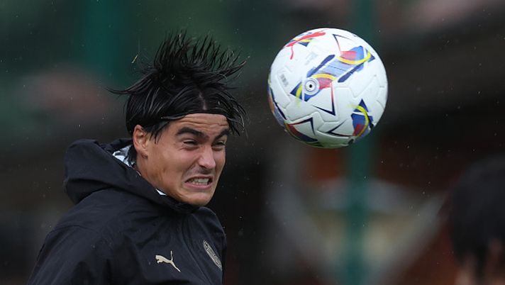 CAIRATE, ITALY - JULY 12: Luka Romero of AC Milan in action during the AC Milan training session at Milanello on July 12, 2024 in Cairate, Italy. (Photo by Claudio Villa/AC Milan via Getty Images)  No, Luka Romero non è Halilovic: plusvalenza messicana per il Milan - immagine 1