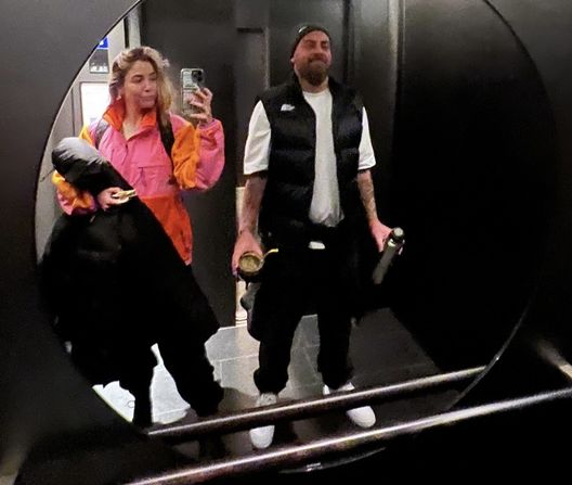 De Rossi, fuga in Islanda con Sarah: ecco il viaggio magico tra spiagge nere e mate- immagine 3