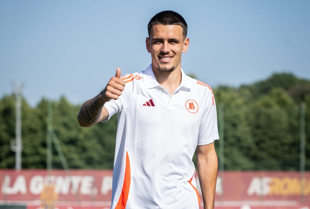 Trigoria, la firma e il primo allenamento di Enzo Le Fée con la Roma – FOTO GALLERY - immagine 19