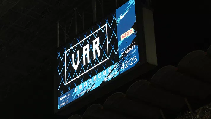 Serie A, svolta Var: immagini per tutto lo stadio da subito. E in Coppa Italia anche l’audio! - immagine 1