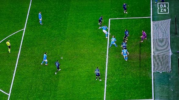 Ancora Scott McTominay: lo scozzese, all'81', (ri)pareggia i conti tra l'Inter e il suo Napoli e firma la sua personale doppietta. inter napoli