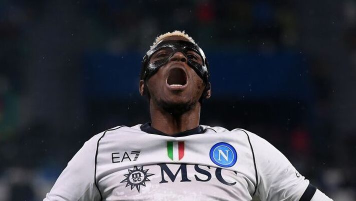 REGGIO NELL'EMILIA, ITALY - FEBRUARY 28: Victor Osimhen of SSC Napoli celebrates after scoring his team second goal during the Serie A TIM match between US Sassuolo and SSC Napoli - Serie A TIM at Mapei Stadium - Citta' del Tricolore on February 28, 2024 in Reggio nell'Emilia, Italy. (Photo by Alessandro Sabattini/Getty Images) Osimhen è tornato a essere un giocatore del Napoli: si cerca un club per l’addio definitivo - immagine 1