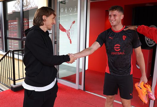 un-martedi-speciale-tutte-le-foto-di-modric-nel-vivaio-rossonero-del-Vismara