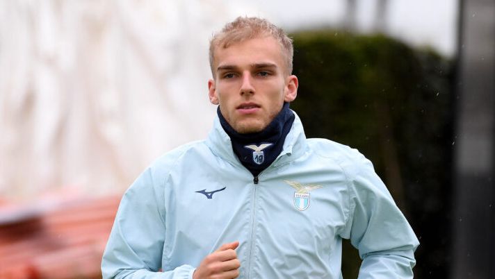 ROME, ITALY - MARCH 12: Gustav Isaksen of SS Lazio during the UEFA 2024/25 Round of 16 match between SS Lazio and Viktoria Plzen training session at the Formello sport Centre on March 12, 2025 in Rome, Italy. (Photo by Marco Rosi - SS Lazio/Getty Images) Isaksen a segno con la Danimarca: “Mi sento fisicamente e mentalmente meglio” - immagine 1