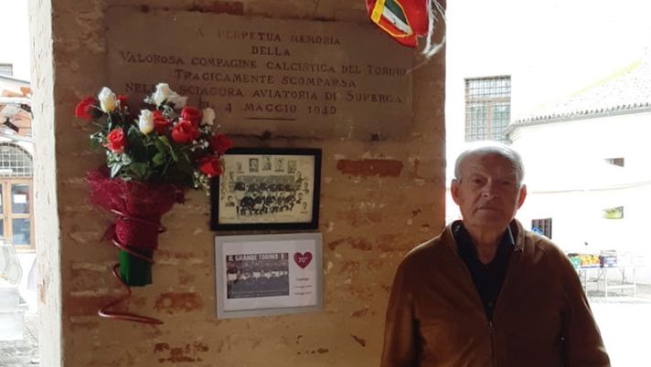 Di padre in figlio: tre generazioni curano la lapide del Grande Torino a Mesola - immagine 1