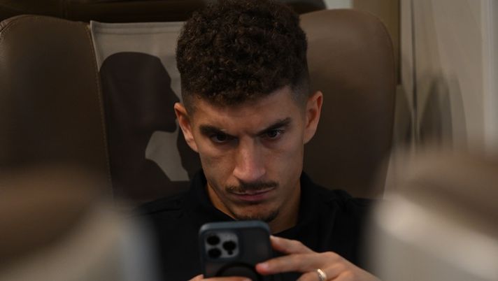 FLORENCE, ITALY - JUNE 04: Giovanni Di Lorenzo of Italy leaves by train for Bologna on June 04, 2024 in Florence, Italy. (Photo by Claudio Villa/Getty Images) Romano: “Di Lorenzo? La linea col Napoli è questa a oggi. Juve? Non l’unica interessata” - immagine 1