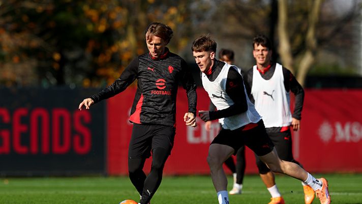 CAIRATE, ITALY - NOVEMBER 20: Luka Modric of AC Milan in action during an AC Milan Training Session at Milanello on November 20, 2025 in Cairate, Italy. (Photo by Giuseppe Cottini/AC Milan via Getty Images) Tutti i nazionali in gruppo oggi a Milanello: le foto