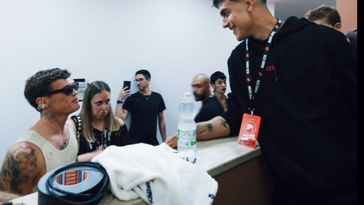 Concerto Radio Zeta, Dybala presente per sostenere Oriana. Poi lo scatto con Blanco - immagine 1