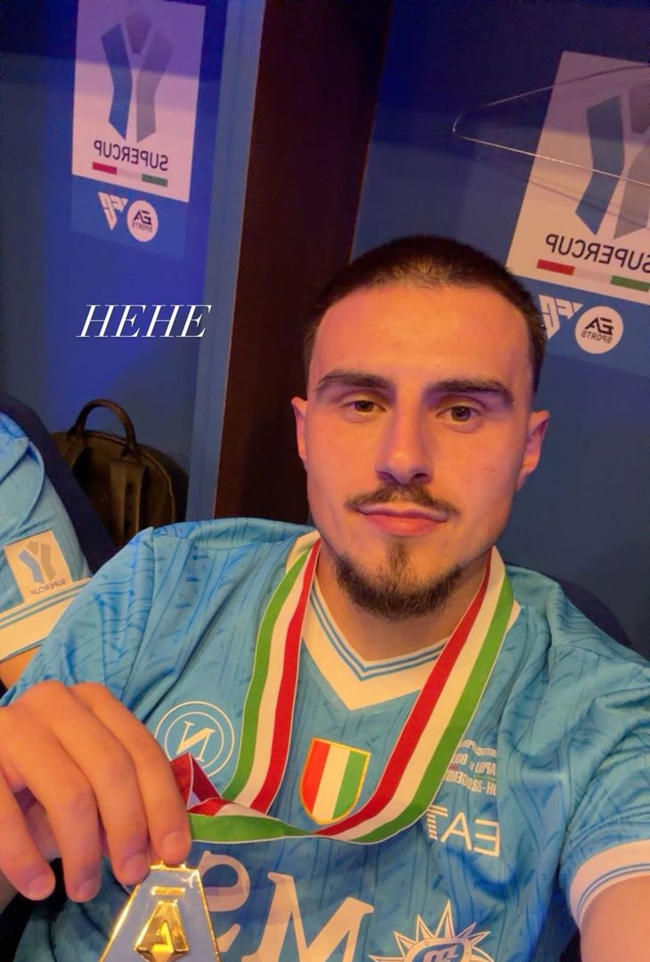 Coppa, sorrisi e sigari: gli azzurri festeggiano la Supercoppa! –  LE FOTO - immagine 9